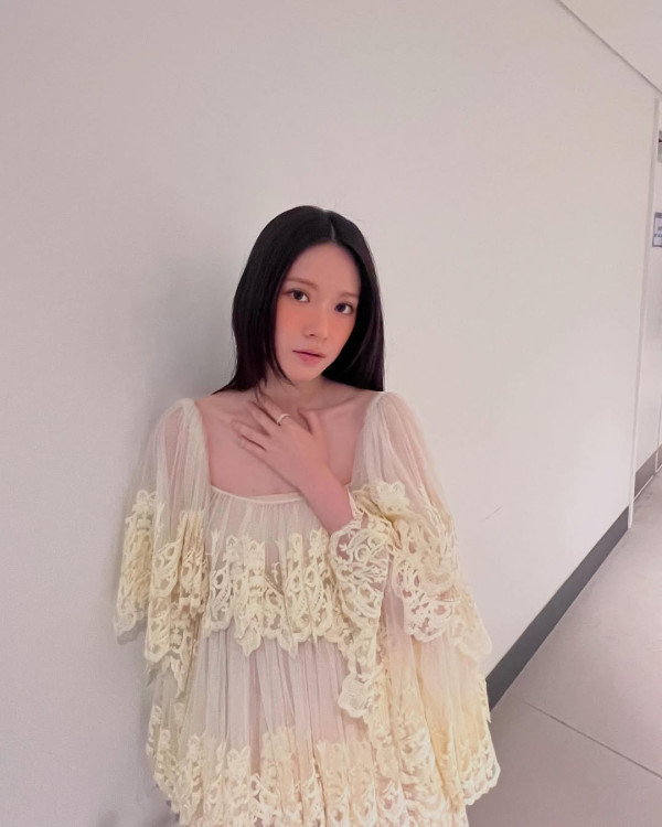 雲浩影海南海邊騎馬仙氣滿滿 罕曬音樂人男友合照高調放閃