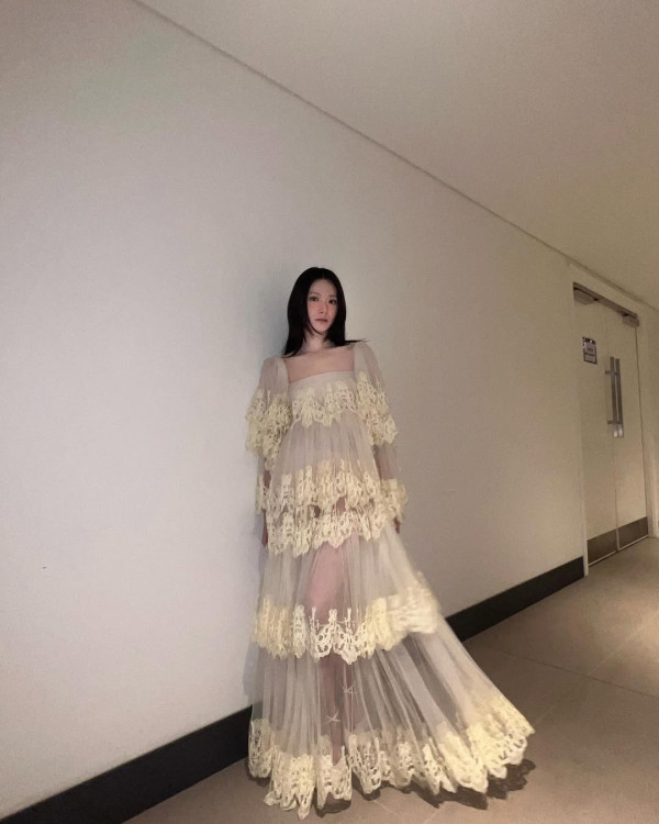 雲浩影海南海邊騎馬仙氣滿滿 罕曬音樂人男友合照高調放閃