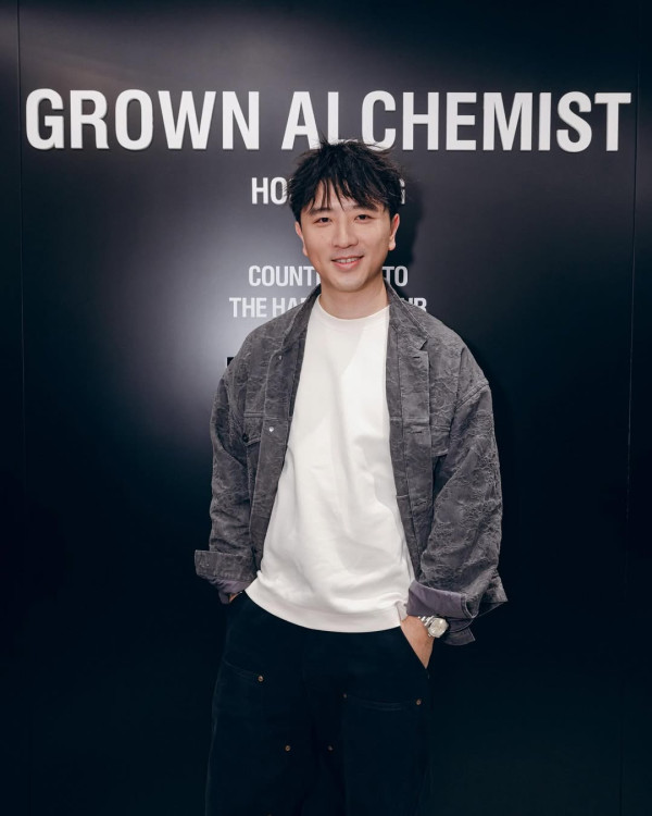 雲浩影海南海邊騎馬仙氣滿滿 罕曬音樂人男友合照高調放閃