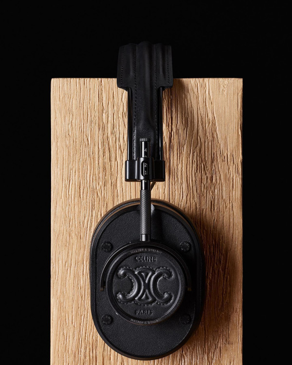 CELINE聯乘Master & Dynamic打造Triomphe Logo耳罩式耳機