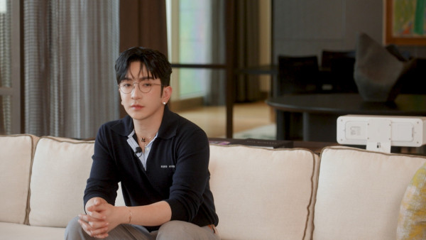 呂濤米Lo Seoul｜MIRROR「妹豬組」遊韓國 重現《單身即地獄》曖昧場面 