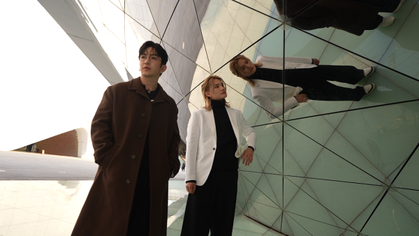 呂濤米Lo Seoul｜MIRROR「妹豬組」遊韓國 重現《單身即地獄》曖昧場面 