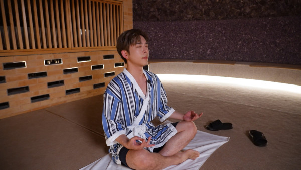 呂濤米Lo Seoul｜MIRROR「妹豬組」遊韓國 重現《單身即地獄》曖昧場面 