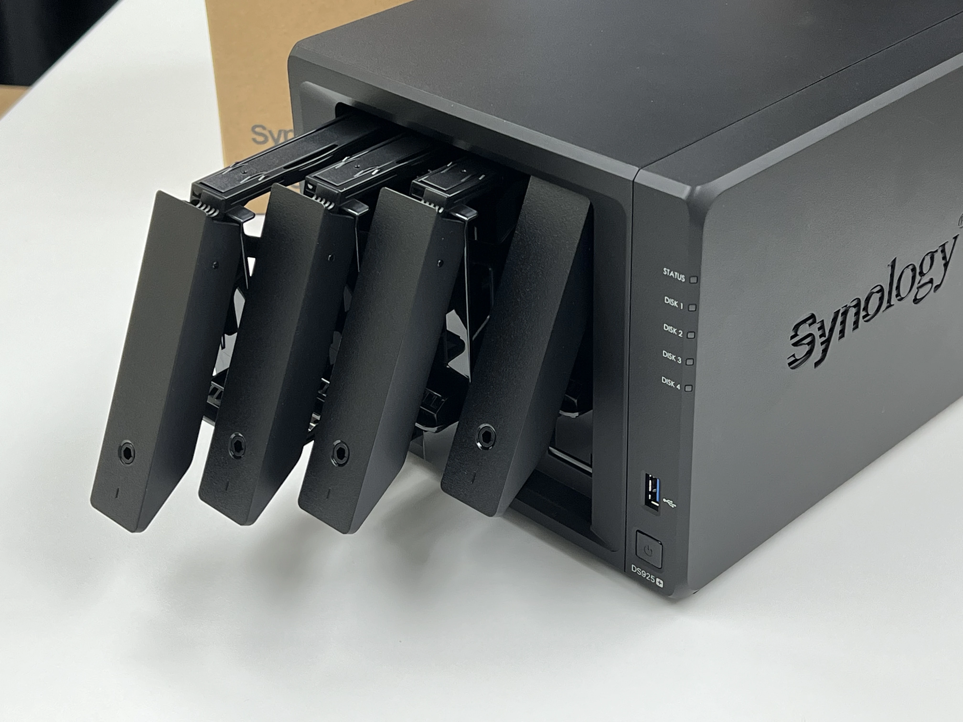 Synology DiskStation DS925+ 深度評測！四核心、2.5GbE 速度躍升！