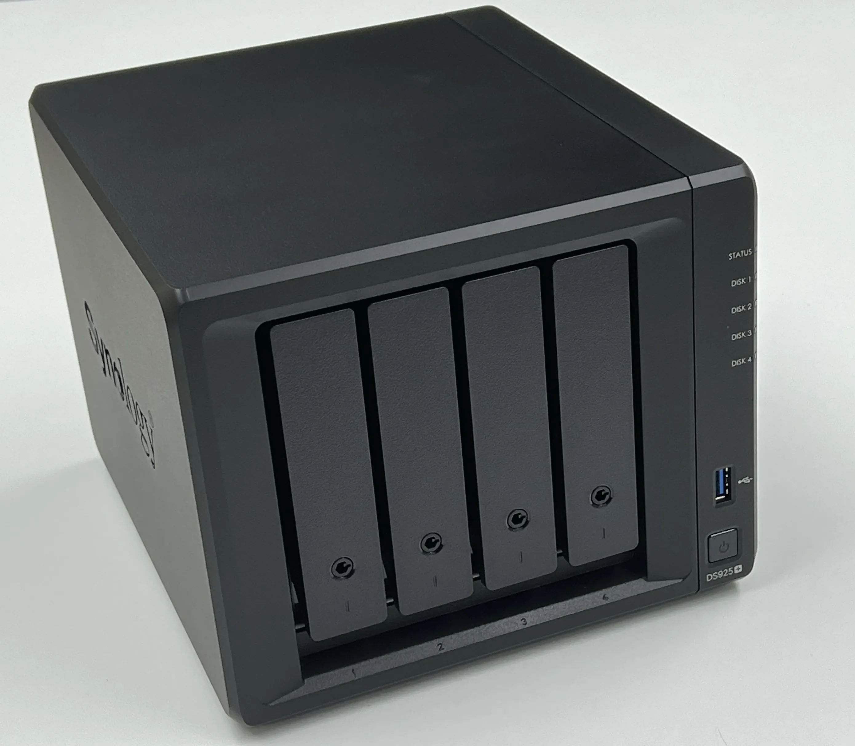 Synology DiskStation DS925+ 深度評測！四核心、2.5GbE 速度躍升！