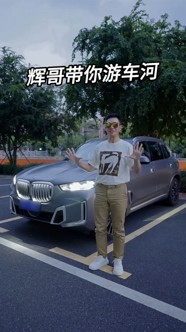 張兆輝擁有多部名車，他亦不時分享自己駕車「港車北上」。