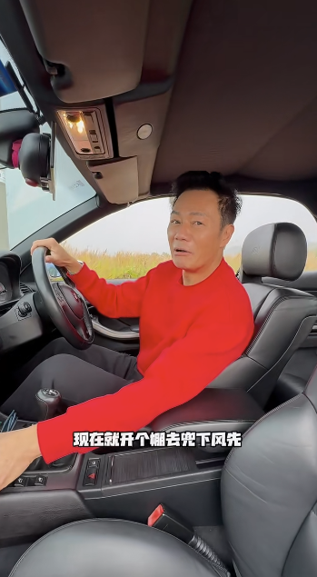 張兆輝拍片介紹他的其中一部愛車BMW M3e46。