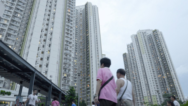 港人去年10月申請「天倫樂調遣計劃」，不到半年已獲調遷至火炭駿洋邨大單位。圖片來源：HKET