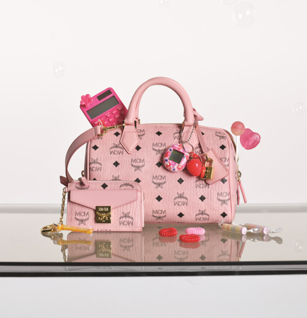 母親節禮物推薦2025|7. MCM 母親節膠囊系列 Aren Visetos 三折式錢包