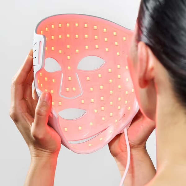 母親節禮物推薦2025|11. CurrentBody Skin LED Light Therapy Face Mask: Series 2