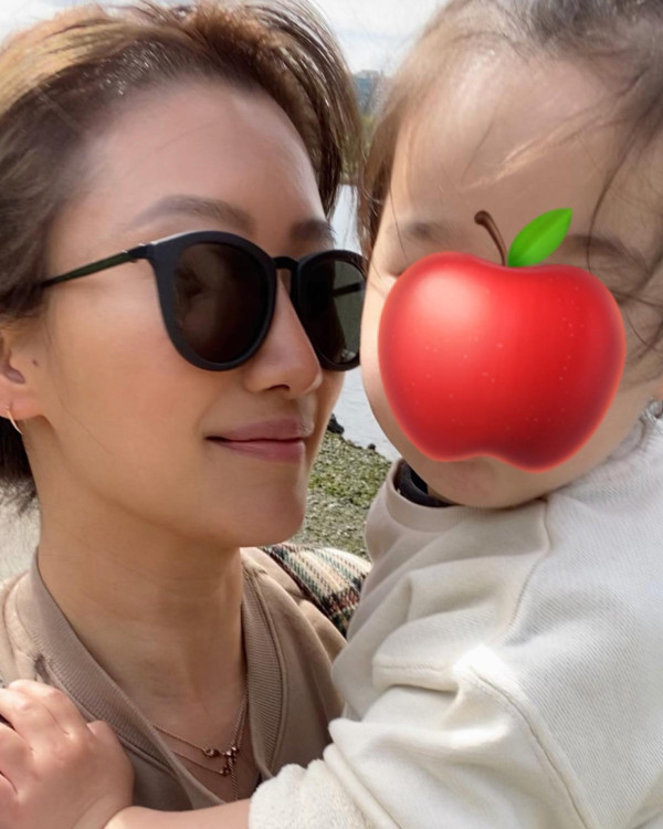 謝婷婷42歲懷二胎閨密豪宅辦派對疑公開BB性別  一細節惹秘婚揣測！