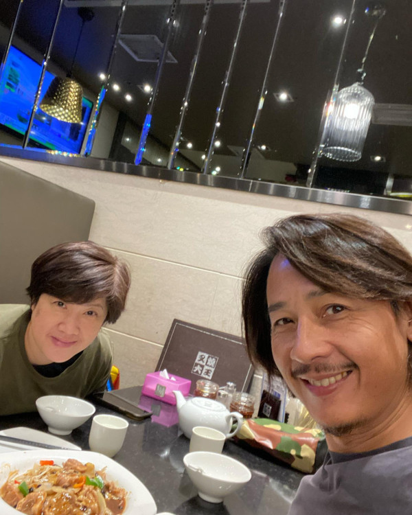 黃澤鋒58歲太太報喜懷第二胎！凸肚公布喜訊：愛的續約成功