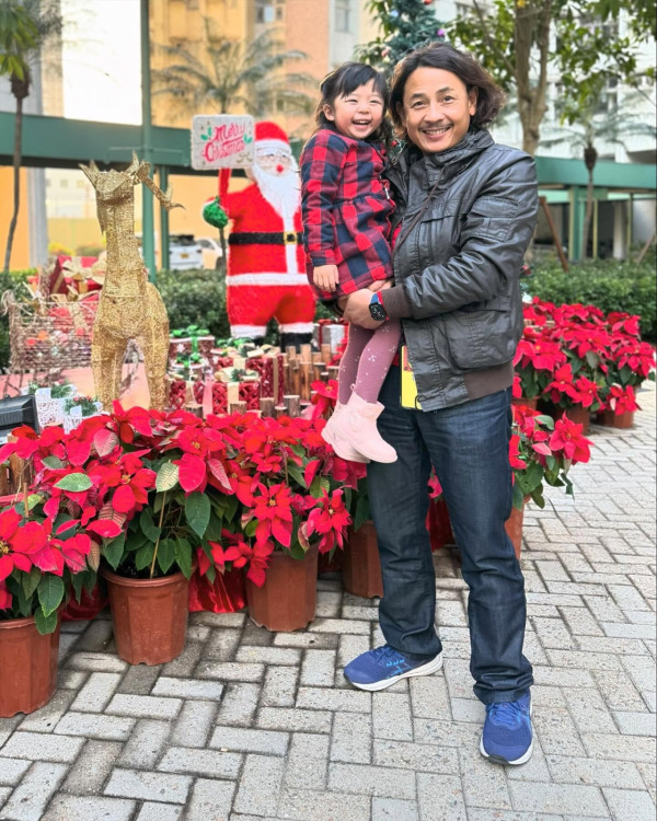 黃澤鋒58歲太太報喜懷第二胎！凸肚公布喜訊：愛的續約成功
