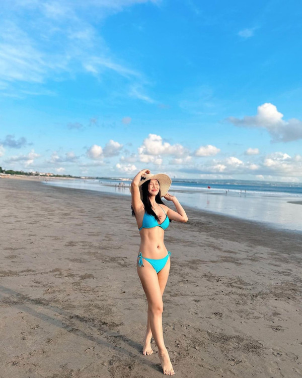 「最索經理人」林寶玉遊新加坡曬池邊泳照  比堅尼上陣突破性感極限！ 