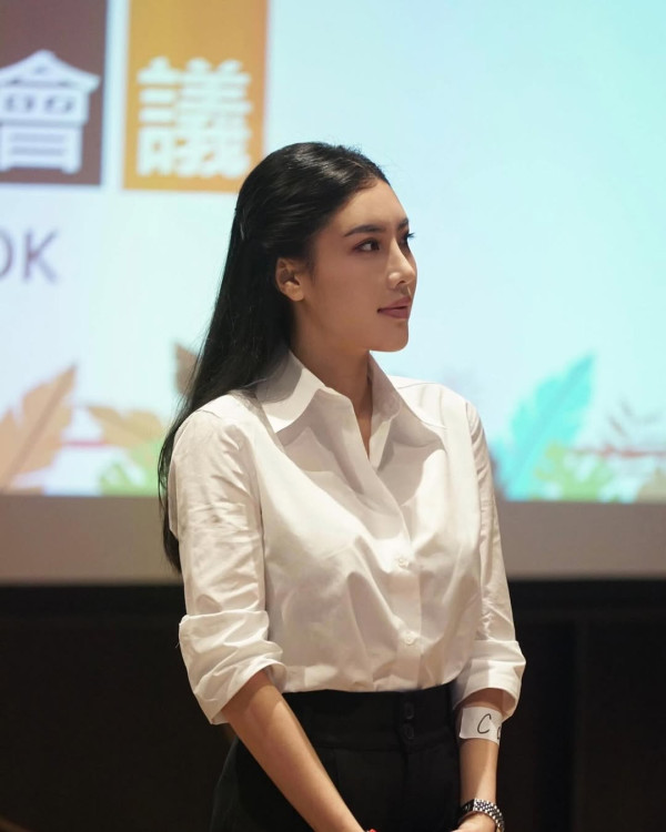 33歲前TVB女藝人晒4卡巨鑽宣佈懷孕 初代山系女神淡出幕前轉行做保險