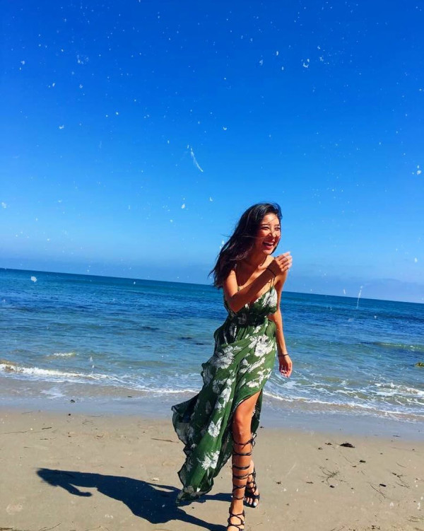34歲女藝人宣布美國平安誕女！晒BB相母女合照感動報喜：女兒的第一天