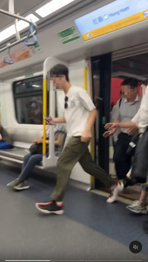 五一黃金周｜東鐵綫疑大批內地客衝門 爭到位即眉開眼笑 落車乘客退避三舍 