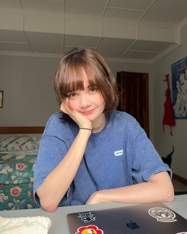 混血女星峇里罕曬水著照派福利 「翻版韓君婷」被讚禾稈冚珍珠