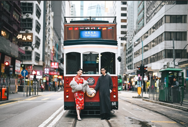 香港電車推出週末限定叮叮旗袍套票！挑選旗袍/長衫登上復刻1920年代古雅電車