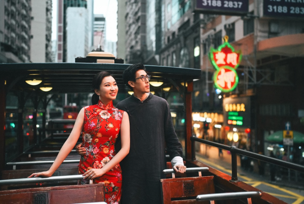香港電車推出週末限定叮叮旗袍套票！挑選旗袍/長衫登上復刻1920年代古雅電車