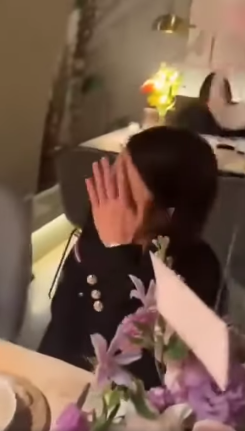 港女深圳餐廳「抄家式」捉姦 沒收手機鎖匙 丈夫小三反應成焦點