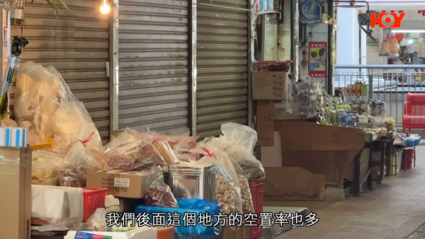 荃灣區議員陳振中卻有不同看法，他指出象山邨街市店舖仍有九成租出，只是部分舖位長期未營業。