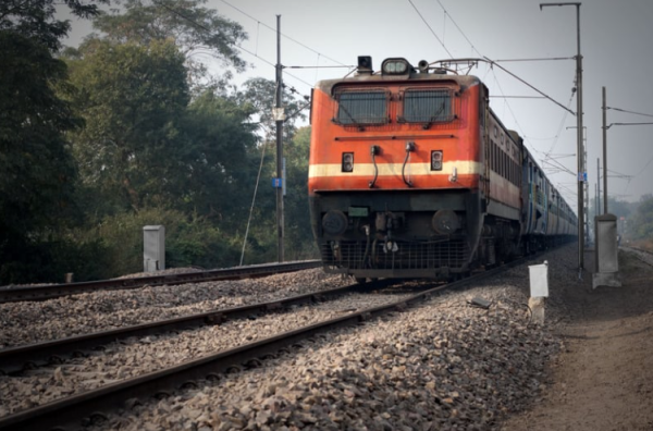 旅遊達人印度搭火車患呼吸感染 嚴重到要戴氧氣罩 形容如置身屍堆中 