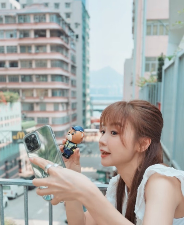 有片|北角「港版富士山」小紅書爆紅! 遊客企馬路打卡 糖妹拍片教打卡安全靚位!