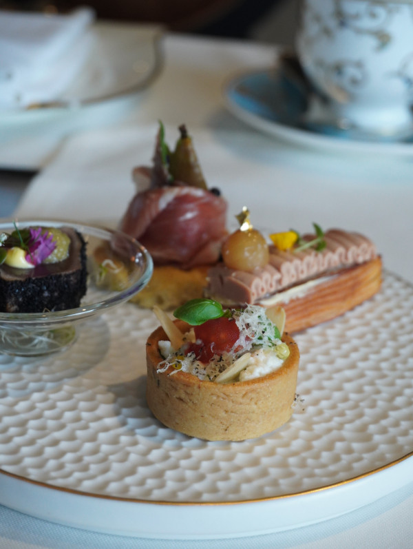 九龍香格里拉聯乘意大利茗茶品牌 La Via del Tè 下午茶  紅皇帝蟹沙律/ 白桃鵝肝慕斯配千層酥 / 乳酪米香開心果蛋糕