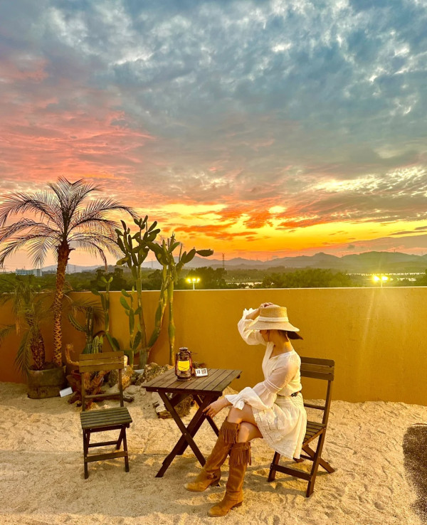 深圳打卡Cafe|漠上花開天台沙漠綠洲!駱駝/仙人掌打卡位營造摩洛哥異域風 套餐含服飾租借
