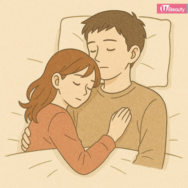 情侶睡姿分析|5. 頭靠肩或胸睡式(Head on Shoulder/Chest)