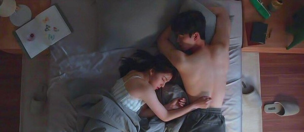 情侶睡姿分析|6. 雙人自由式(Freestyle/Independent)