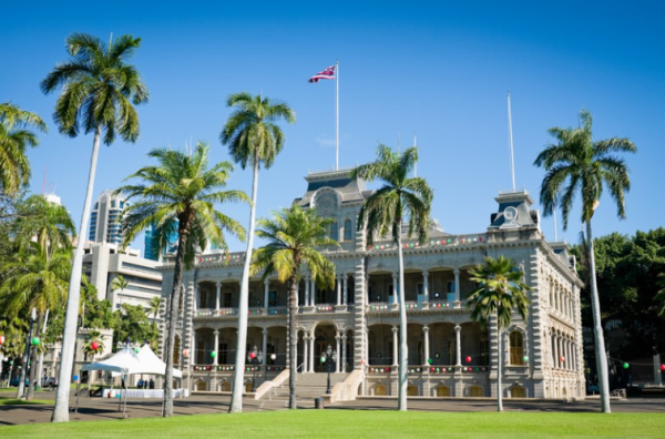 王敏德二女遊夏威夷慶生 兩姊妹齊著三點式曬誘人身材 