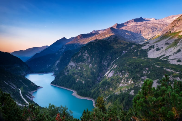 王敏德二女遊夏威夷慶生 兩姊妹齊著三點式曬誘人身材 