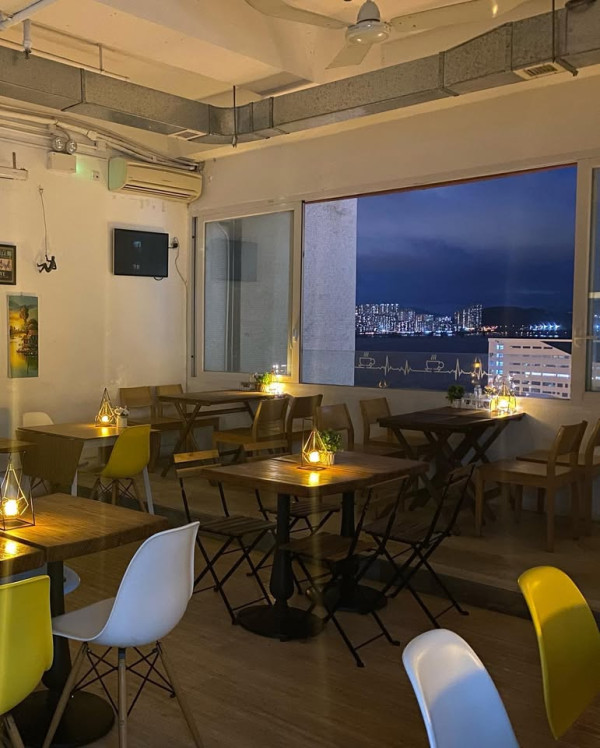 柴灣美食｜必食爆餡雪糕格仔餅 /超巨型魚柳包 / 柴灣海景Cafe / 老字號店  