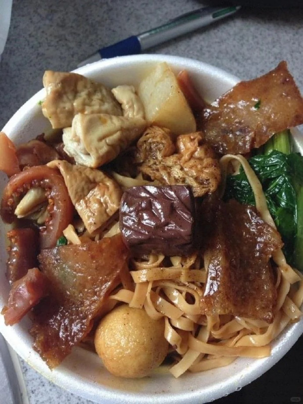 柴灣美食｜必食爆餡雪糕格仔餅 /超巨型魚柳包 / 柴灣海景Cafe / 老字號店  