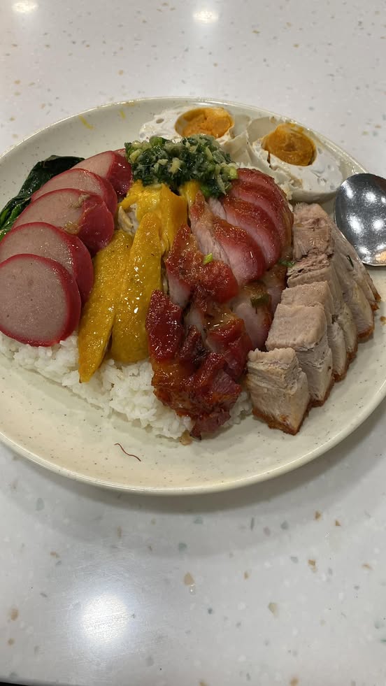 柴灣美食｜必食爆餡雪糕格仔餅 /超巨型魚柳包 / 柴灣海景Cafe / 老字號店  