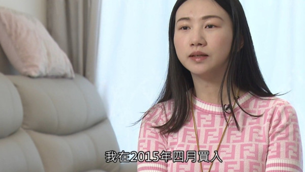 她在2015年4月斥175萬人民幣（港幣約188.2萬）於深圳寶安區購入一個千呎單位，同年底以近300萬人民幣易手。