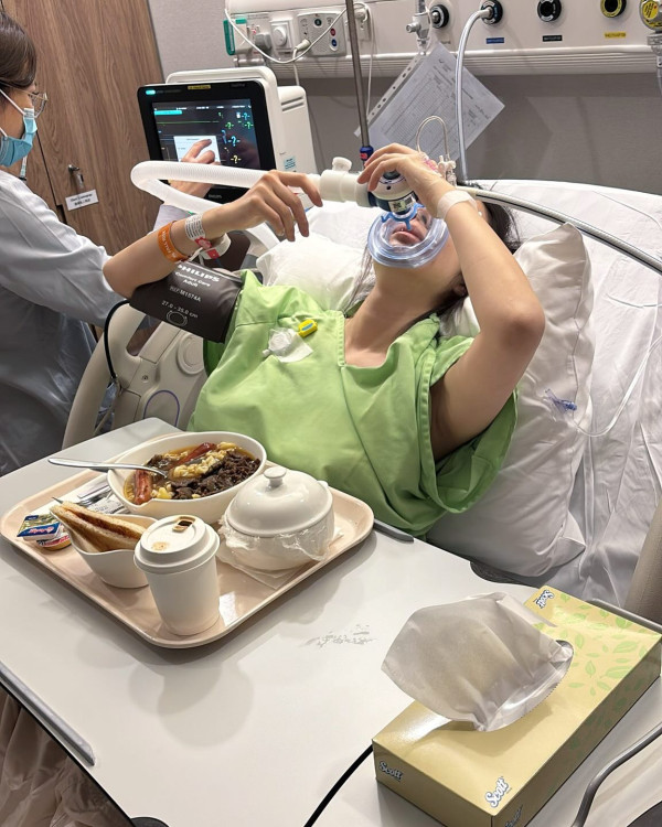 麥明詩榮升媽媽過首個母親節收花餵奶 公開一家五口全家福曝光BB側面容貌