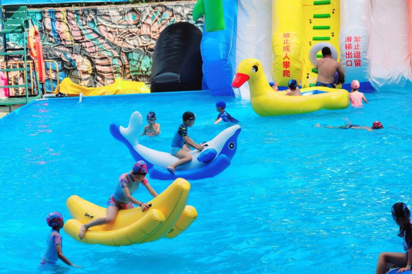 觀瀾湖親子水樂園(圖片來源:觀瀾湖生態運動公社微信公眾號) 觀瀾湖親子水樂園(圖片來源:觀瀾湖生態運動公社微信公眾號)