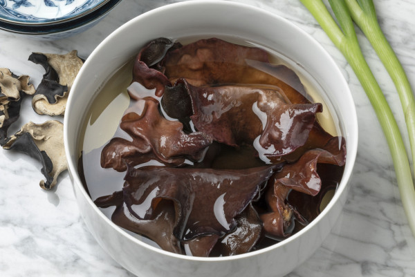 多吃白木耳雪耳黑木耳能降血壓嗎？3種煮法搭配維C效果加倍助降三高