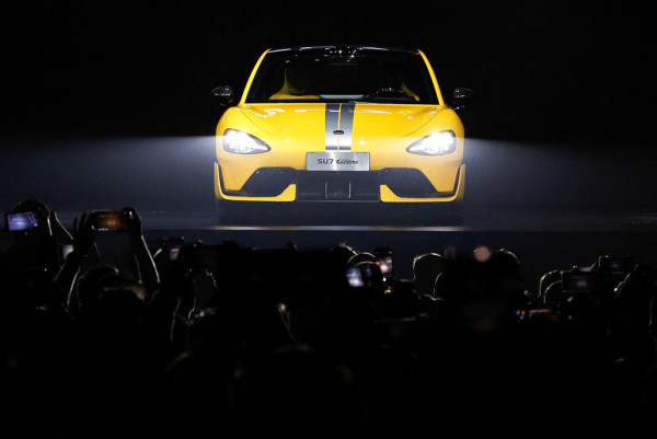 小米SU7 Ultra 一車頭組件淪為配飾？ 造價4萬元散熱效果成疑 引發退訂潮