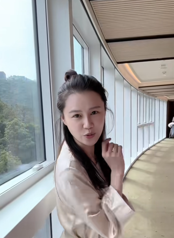 黃翠如產後真實髮量極震撼！激罕素顏拍片公開肚腩仔網民激讚