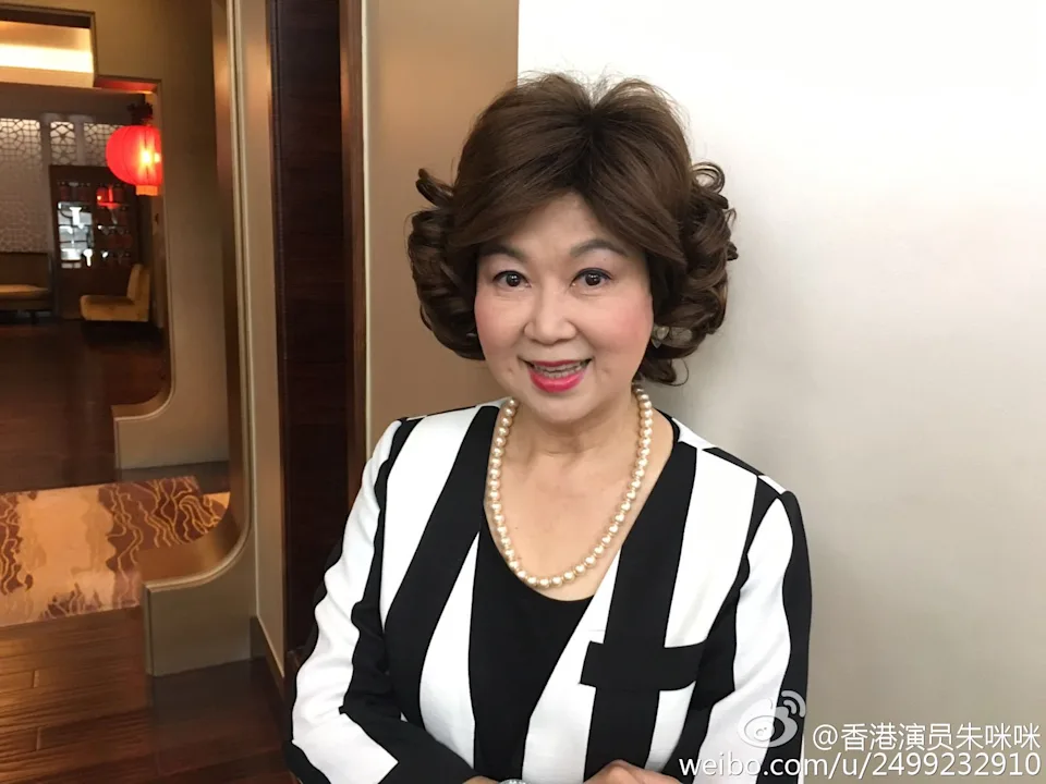 71歲朱咪咪斷崖式暴瘦判若兩人！近照曝光兩年跌足10幾磅驚現「樹根頸」認唔出 