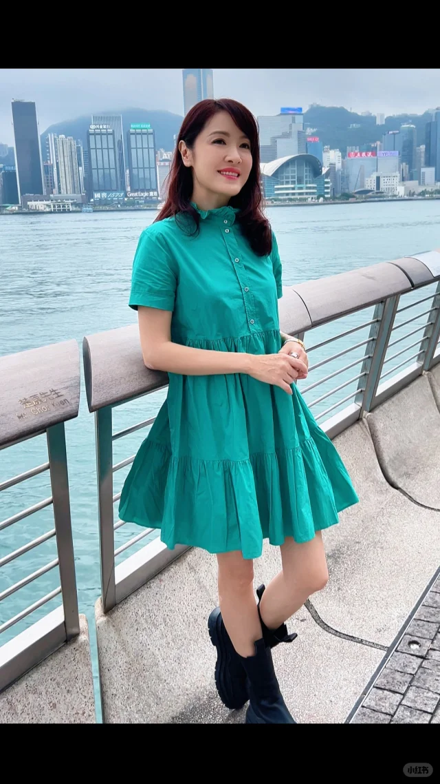 但也有粉絲力撐，表示向海嵐年過五十外貌身材保養得宜，實屬難得！