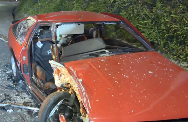 車Cam直擊│深夜荃錦公路兩私家車迎頭猛撼 四人受傷經典AE86遭殃