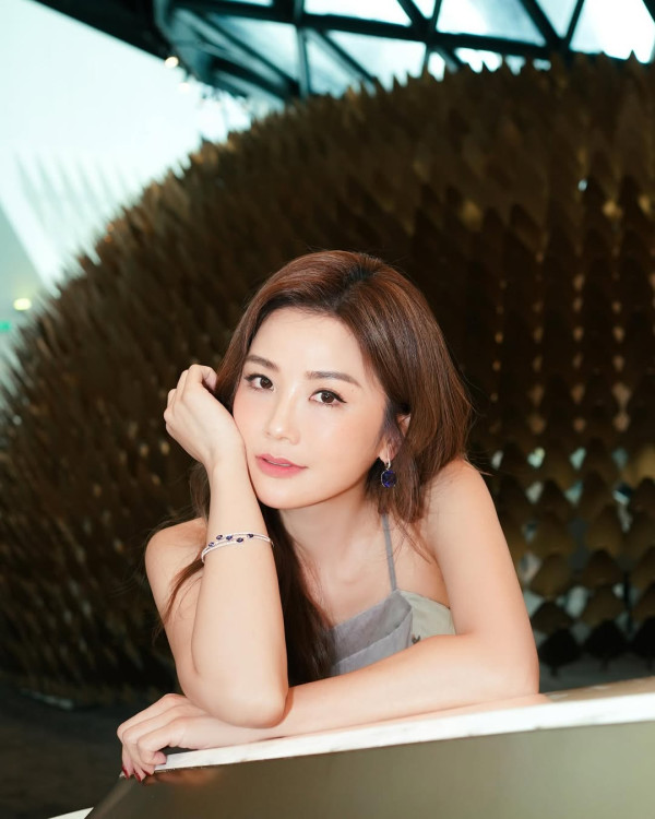 蔡卓妍阿Sa餅印媽咪樣貌激罕曝光 冰河級凍齡被激讚似兩姐妹倒模