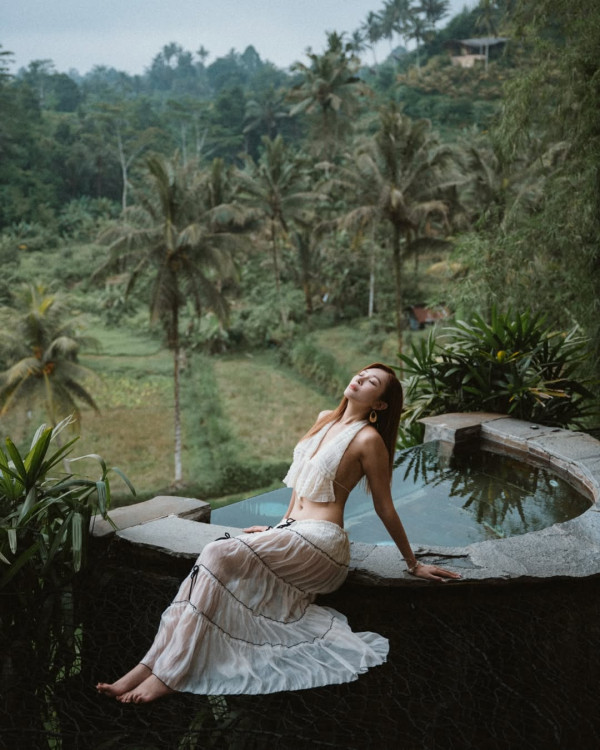 TVB「御用邪花」梁允瑜性感遊峇里島 比堅尼上陣邪惡角度曬導彈級上圍 