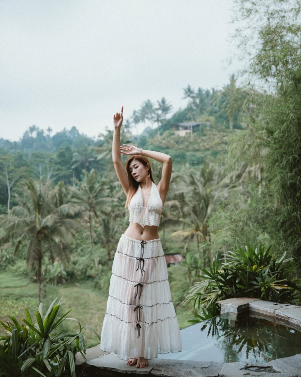 TVB「御用邪花」梁允瑜性感遊峇里島 比堅尼上陣邪惡角度曬導彈級上圍 