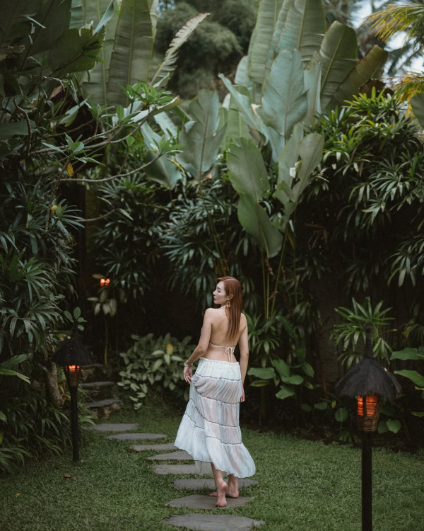 TVB「御用邪花」梁允瑜性感遊峇里島 比堅尼上陣邪惡角度曬導彈級上圍 